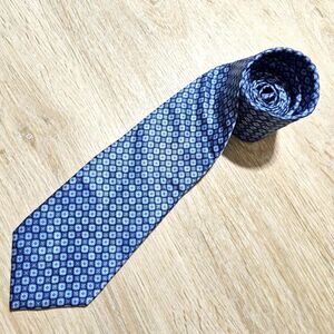 Arrow 100% imported silk blue circle pattern tie business church
